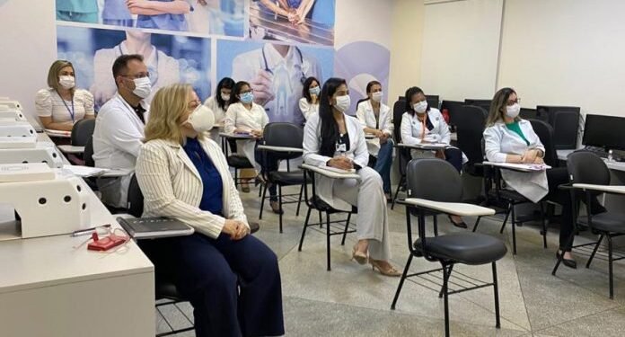 HGRS realiza mesa redonda sobre maternidade e saúde mental das mulheres