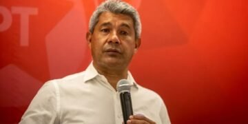 Jerônimo Rodrigues condena silêncio de opositores diante da fome