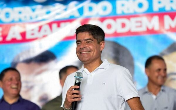 ACM Neto conquista apoio de 18 prefeitos entre as 30 maiores cidades da Bahia