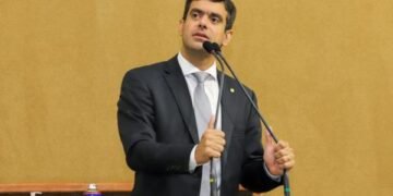 ‘Governador tenta demonizar o centrão tendo o MDB como vice’, critica deputado estadual
