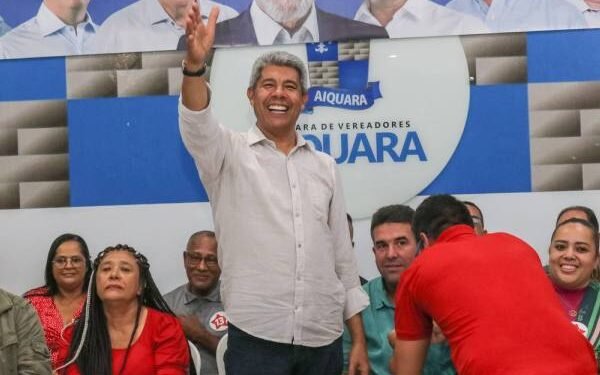 Em Aiquara, Jerônimo destaca união para ‘reconstruir o Brasil’