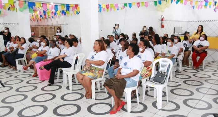 Governo do Estado entrega equipamentos para trabalhadores ambulantes de Salvador