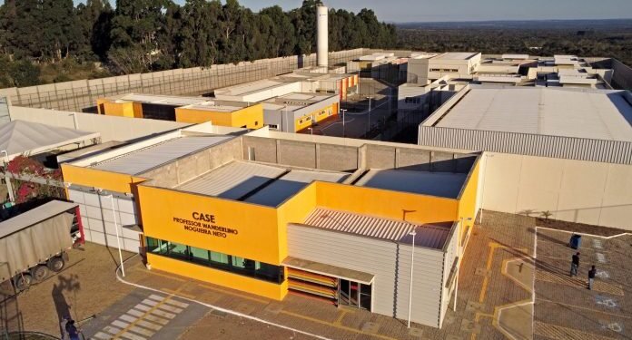 Em Vitória da Conquista, Governo inaugura unidade socioeducativa e autoriza pavimentação de estrada e outras obras