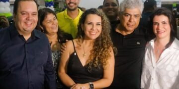 Em evento lotado, a prefeita Cordélia Torres apresenta à população de Eunápolis seus pré-candidatos