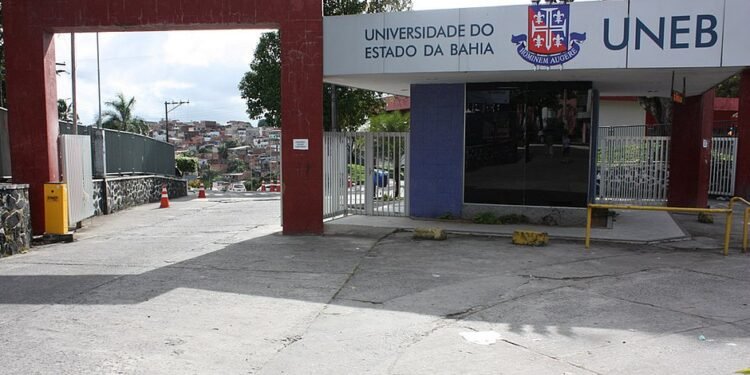 Uso de máscara volta a ser obrigatório na Uneb e na Uefs