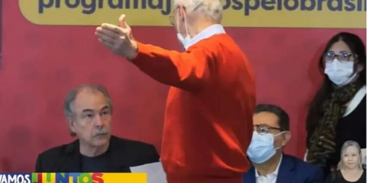 Suplicy interrompe evento com Lula e causa constrangimento: ‘Não fui convidado’