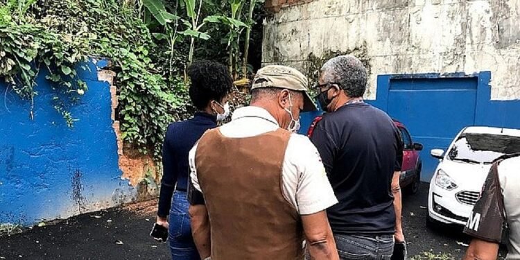 PMs trabalham com coletes à prova de balas vencidos há três anos em Lençóis na BA