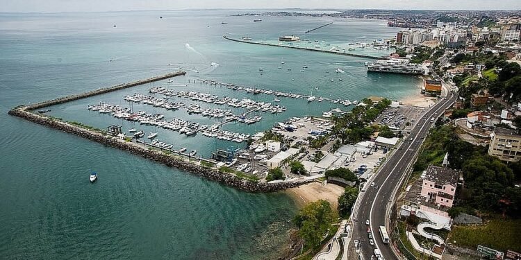 Bahia Marina pode ter serviços suspensos por irregularidades, aponta MPF