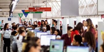 Setor de serviços na Bahia tem queda frente a março, mas cresce frente a abril de 2021