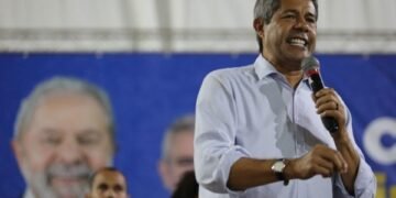 Jerônimo ironiza reajuste dos combustíveis após aprovação do teto do ICMS