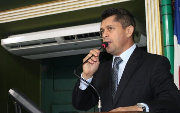 Luiz Carlos celebra início das aulas de judô nas escolas municipais de Salvador