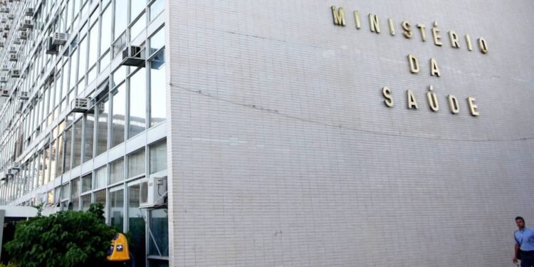 Atraso na entrega de medicamentos pelo Ministério da Saúde afeta 37 mil pacientes