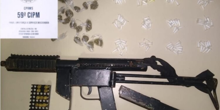 Metralhadora e drogas são apreendidas em Barra do Pojuca