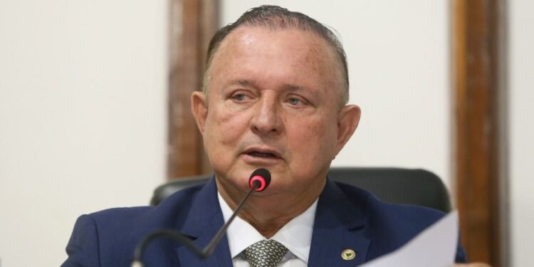 Adolfo Menezes diz que PEC do Desespero é crime eleitoral