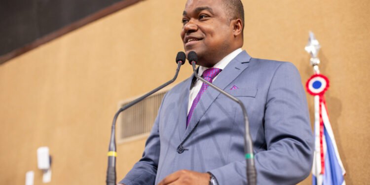 Projeto proíbe a participação obrigatória de professores em festas religiosas