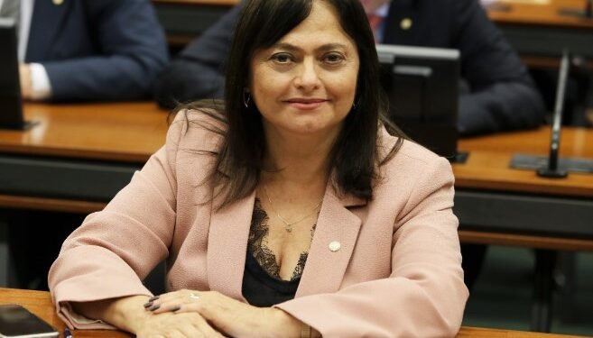 Alice Portugal critica Carnaval na Boca do Rio já no próximo ano