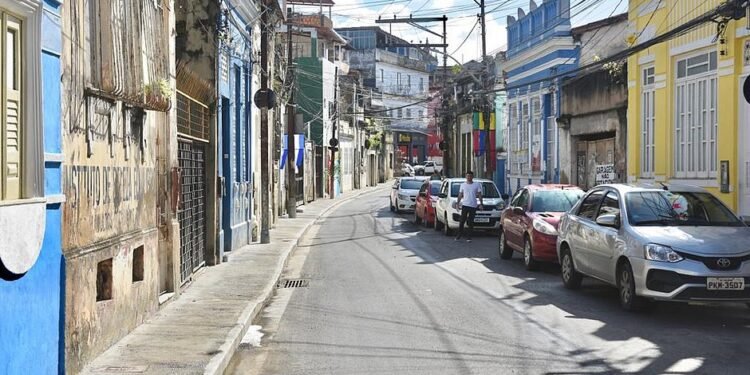 Prefeito Bruno Reis entrega via requalificada no Santo Antônio