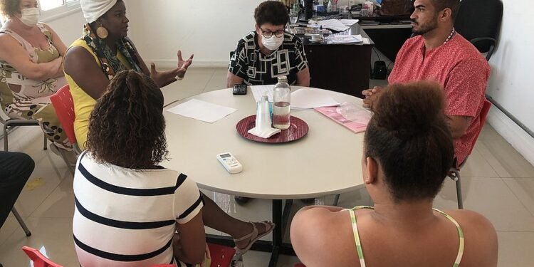 Estudantes são alvos de intolerância religiosa em escola de Lauro de Freitas