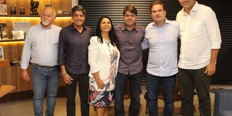 Sobe para nove o número de prefeitos do PSD que oficializaram apoio a Neto