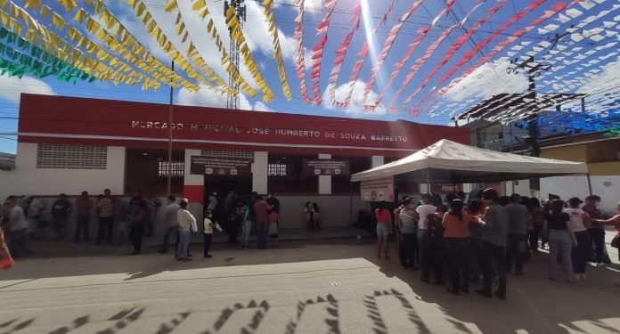 Governo do Estado entrega mercado municipal à população de Dom Macedo Costa