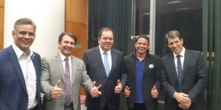 Targino Gondim esteve em Brasília em apoio à derrubada do veto presidencial às leis Aldir Blanc e Paulo Gustavo