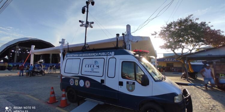 Reconhecimento Facial Itinerante alcança dois foragidos da Justiça em festa na cidade de Itapebi