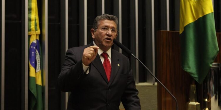 Caetano critica ACM Neto após declaração de bens: ‘Cada vez mais rico’