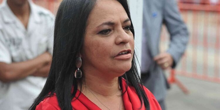 Moema Gramacho é multada por irregularidades em compras de peças