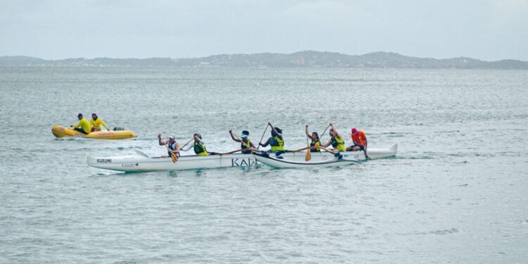 Competição de remo movimenta as águas da Baía de Todos os Santos