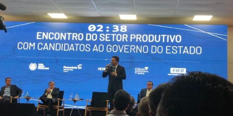 Candidatos ao governo participam de encontro com empresários
