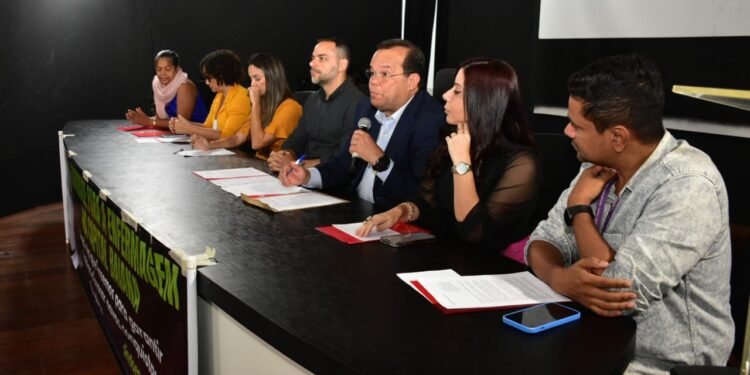 Geraldo Júnior e Augusto Vasconcelos realizam audiência pública sobre as condições de trabalho dos enfermeiros