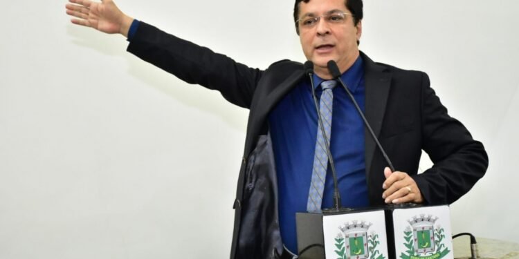 Presidente da Câmara anuncia saída do grupo dos “independentes”