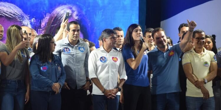 ‘Nosso oxigênio é a expectativa que o povo tem colocado neste projeto de mudança’, diz Cacá Leão em Periperi