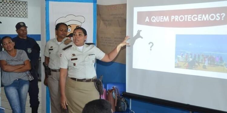 Prefeitura de Itanagra realiza palestra em escolas na campanha pelo fim da violência contra as mulheres