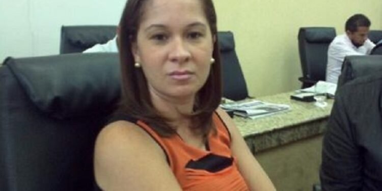 Secretária chama ACM Neto de covarde “Traição sórdida e rasteira”