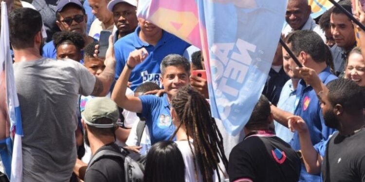 ACM Neto realiza caminhada no Subúrbio em primeiro ato de campanha em Salvador