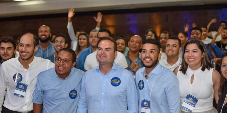 Cacá Leão se compromete a apresentar emenda para destinar 5% do fundo partidário para formação política de jovens