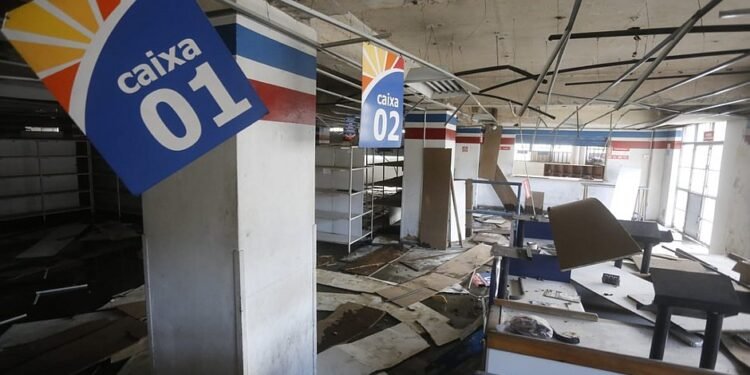 Depósito da Cesta do Povo é alvo de arrombamento e furto no Comércio