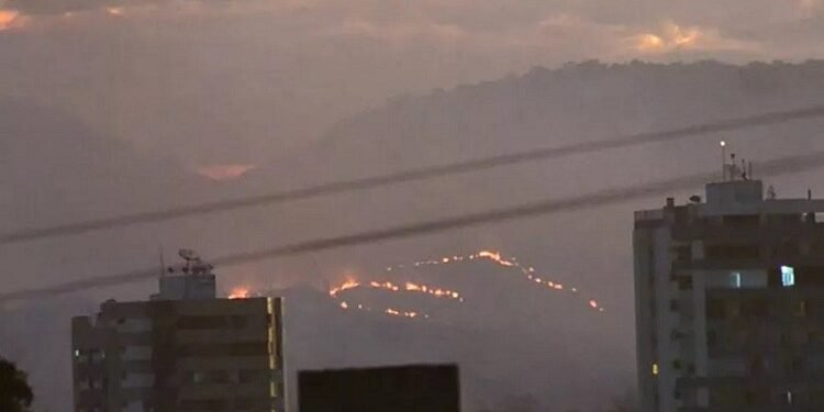 Bombeiros entram no quarto dia de combate a incêndio em Barreiras