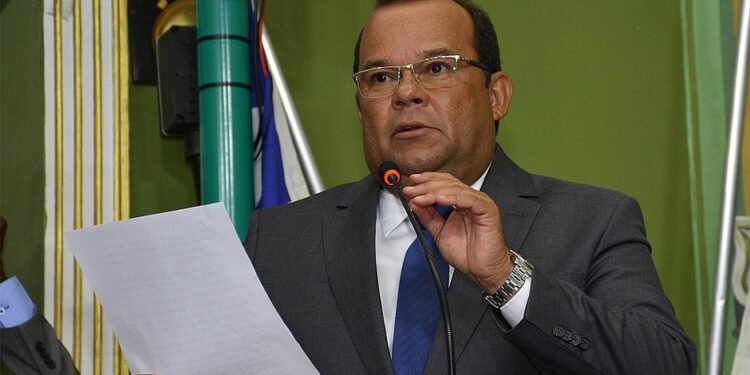 MP entra com ação contra manobra de Geraldo Jr. para beneficiar grandes empresários