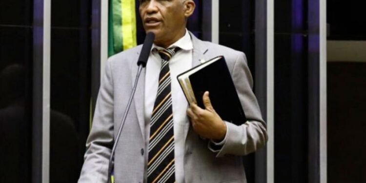 Sargento Isidório declara ao TSE ter 0,10 centavos na conta poupança