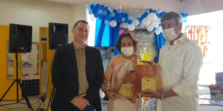 ACBEU firma parceria com a prefeitura de Feira de Santana para a implantação de projeto em escolas