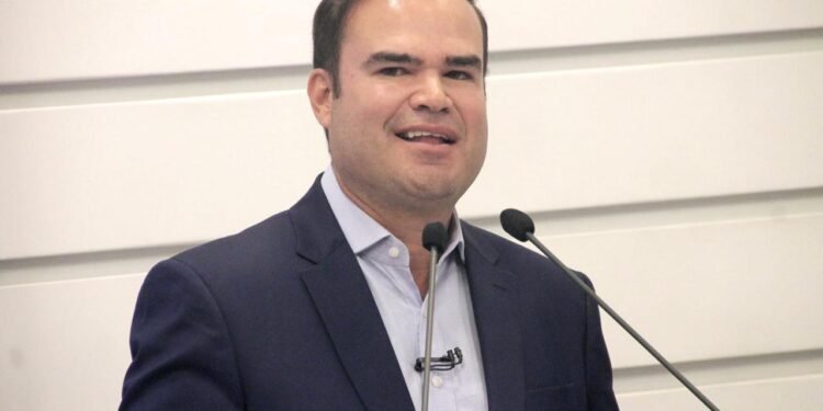 ‘Não é presidente A ou B que vai governar a Bahia ou ajudar os baianos no Senado’, diz Cacá Leão