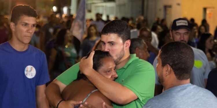 Após cumprir agenda na capital, Jordávio Ramos é recebido por multidão em bairro de Juazeiro (BA)