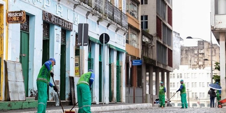 Limpurb monta esquema especial de limpeza para as eleições em Salvador