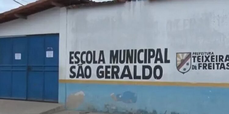 Mulher é baleada ao deixar criança na escola em Teixeira de Freitas