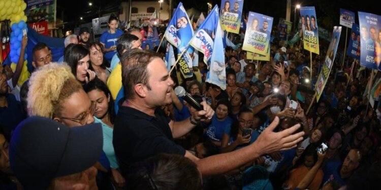 ‘Vamos fazer uma parceria muito forte por essa cidade’, diz Cacá Leão em Lauro de Freitas