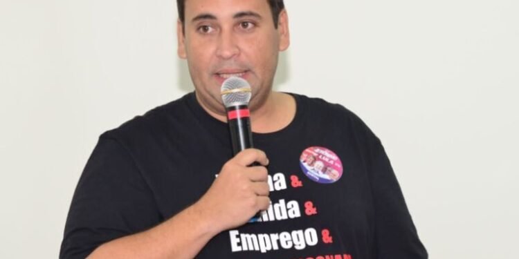 ‘ACM Neto se declarar pardo é maior escândalo’, diz presidente do PT