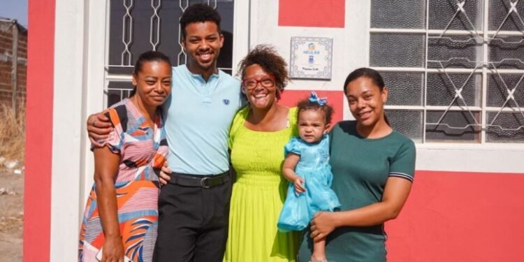 Prefeitura de Luís Eduardo Magalhães reforma 40 casas populares