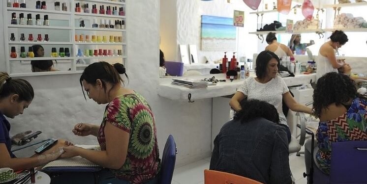 Setor de serviços na Bahia tem leve variação negativa em julho, diz IBGE